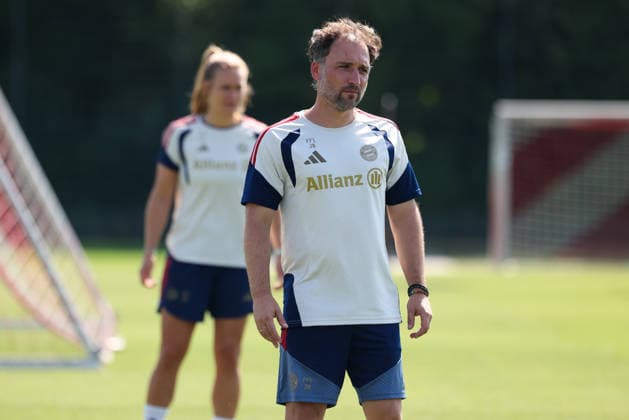 Jose Barcala (FC Bayern Muenchen, Chef-Trainer), GER, FC Bayern Muenchen Frauen Training, Fussball, Google Pixel Frauen-Bundesliga, Saison 2026 2027, 05.08.2026, GER, FC Bayern Muenchen Frauen Training, Fussball, Google Pixel Frauen-Bundesliga, Saison 2026 2027, 05.08.2026 Muenchen *** Jose Barcala, FC Bayern Munich, Head Coach, GER, FC Bayern Munich Women s Training, Soccer, Google Pixel Women s Bundesliga, 2026–2027 Season, August 5, 2026, GER, FC Bayern Munich Women s Training, Soccer, Google Pixel Women s Bundesliga, 2026–2027 Season, August 5, 2026, Munich Copyright: xEibner-Pressefoto JennixMaulx EP_JML