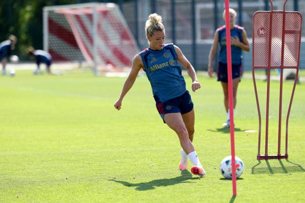Linda Dallmann (FC Bayern Muenchen, 10) mit Ball, GER, FC Bayern Muenchen Frauen Training, Fussball, Google Pixel Frauen-Bundesliga, Saison 2026 2027, 05.08.2026, GER, FC Bayern Muenchen Frauen Training, Fussball, Google Pixel Frauen-Bundesliga, Saison 2026 2027, 05.08.2026 Muenchen *** Linda Dallmann, FC Bayern Munich, No. 10 with the ball, GER, FC Bayern Munich Women s Training, Soccer, Google Pixel Women s Bundesliga, 2026–2027 Season, August 5, 2026, GER, FC Bayern Munich Women s Training, Soccer, Google Pixel Women s Bundesliga, 2026–2027 Season, August 5, 2026, Munich Copyright: xEibner-Pressefoto JennixMaulx EP_JML