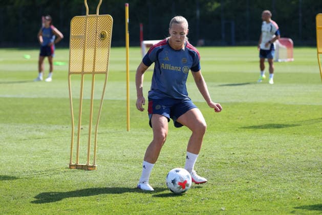 Magdalena Eriksson (FC Bayern Muenchen, 05) mit Ball, GER, FC Bayern Muenchen Frauen Training, Fussball, Google Pixel Frauen-Bundesliga, Saison 2026 2027, 05.08.2026, GER, FC Bayern Muenchen Frauen Training, Fussball, Google Pixel Frauen-Bundesliga, Saison 2026 2027, 05.08.2026 Muenchen *** Magdalena Eriksson, FC Bayern Munich, No. 05 with the ball, GER, FC Bayern Munich Women s Training, Soccer, Google Pixel Women s Bundesliga, 2026–2027 Season, August 5, 2026, GER, FC Bayern Munich Women s Training, Soccer, Google Pixel Women s Bundesliga, 2026–2027 Season, August 5, 2026, Munich Copyright: xEibner-Pressefoto JennixMaulx EP_JML