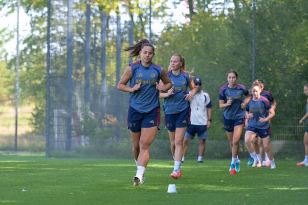 05.08.2026, München, Deutschland. Google Pixel Frauen-Bundesliga: Die FC Bayern Frauen absolvieren auf dem FC Bayern Campus eine Trainingseinheit zur Vorbereitung auf das Testspiel gegen Paris FC. Lena Oberdorf (FC Bayern Frauen) *** August 5, 2026, Munich, Germany Google Pixel Women s Bundesliga The FC Bayern Women s team holds a training session at the FC Bayern Campus in preparation for their friendly match against Paris FC Lena Oberdorf FC Bayern Women s Team