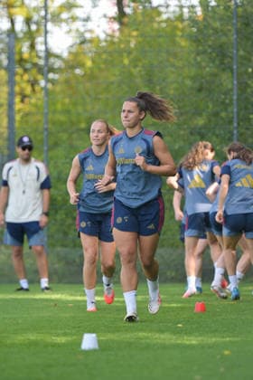05.08.2026, München, Deutschland. Google Pixel Frauen-Bundesliga: Die FC Bayern Frauen absolvieren auf dem FC Bayern Campus eine Trainingseinheit zur Vorbereitung auf das Testspiel gegen Paris FC. Lena Oberdorf (FC Bayern Frauen) *** August 5, 2026, Munich, Germany Google Pixel Women s Bundesliga The FC Bayern Women s team holds a training session at the FC Bayern Campus in preparation for their friendly match against Paris FC Lena Oberdorf FC Bayern Women s Team