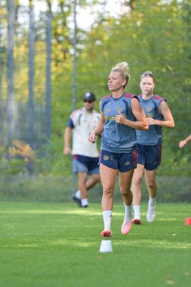 05.08.2026, München, Deutschland. Google Pixel Frauen-Bundesliga: Die FC Bayern Frauen absolvieren auf dem FC Bayern Campus eine Trainingseinheit zur Vorbereitung auf das Testspiel gegen Paris FC. Linda Dallmann (FC Bayern Frauen) *** August 5, 2026, Munich, Germany Google Pixel Women s Bundesliga The FC Bayern Women s team holds a training session at the FC Bayern Campus in preparation for their friendly match against Paris FC Linda Dallmann FC Bayern Women s Team