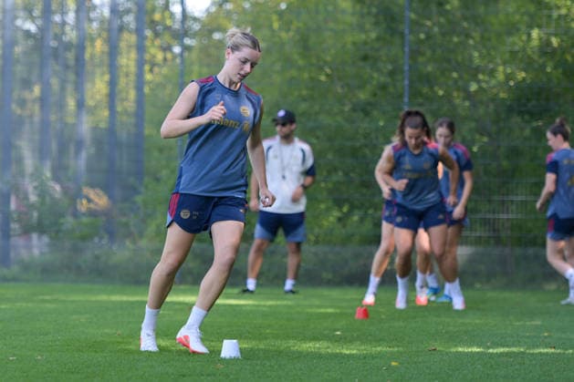 05.08.2026, München, Deutschland. Google Pixel Frauen-Bundesliga: Die FC Bayern Frauen absolvieren auf dem FC Bayern Campus eine Trainingseinheit zur Vorbereitung auf das Testspiel gegen Paris FC. Alara Sehitler (FC Bayern Frauen) *** August 5, 2026, Munich, Germany Google Pixel Women s Bundesliga The FC Bayern Women s team holds a training session at the FC Bayern Campus in preparation for their friendly match against Paris FC Alara Sehitler FC Bayern Women s team