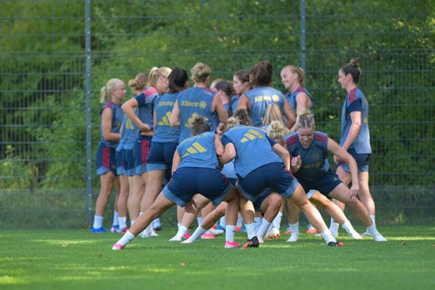 05.08.2026, München, Deutschland. Google Pixel Frauen-Bundesliga: Die FC Bayern Frauen absolvieren auf dem FC Bayern Campus eine Trainingseinheit zur Vorbereitung auf das Testspiel gegen Paris FC. Die Mannschaft *** August 5, 2026, Munich, Germany Google Pixel Women s Bundesliga The FC Bayern Women s team is holding a training session at the FC Bayern Campus to prepare for their friendly match against Paris FC The team