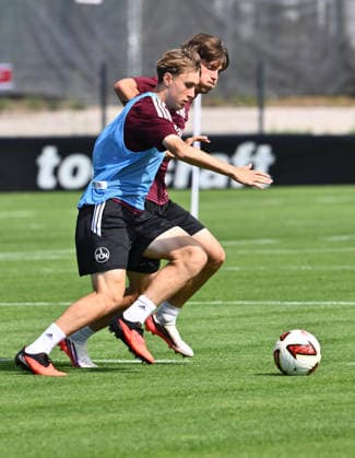 05.08.2026 - Fussball - 2. Fussball - Bundesliga - Saison 2026 2027 - 1. FC Nürnberg Nuernberg FCN ( Club ) - Training - Sportfoto Zink - xwoxzix - Marko Soldic (16, 1. FC Nürnberg FCN ) vor Marc Kornwachs Barjuan (35, 1. FC Nürnberg FCN ) *** August 5, 2026 Soccer 2 Bundesliga 2026–2027 Season 1 FC Nuremberg FCN Club Training Sports Photo Zink xwoxzix Marko Soldic 16, 1 FC Nuremberg FCN in front of Marc Kornwachs Barjuan 35, 1 FC Nuremberg FCN