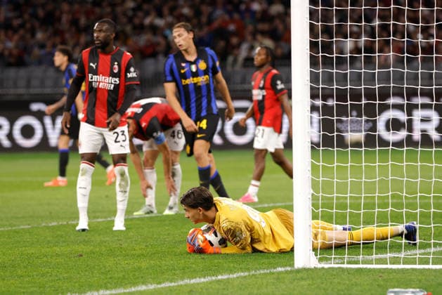 SOCCER AC MILAN INTER, Lorenzo Torriani of AC Milan makes a save during the AC Milan vs Inter Milan soccer exhibition match at Optus Stadium in Perth, Wednesday, August 5, 2026. ( NO ARCHIVING PERTH WESTERN AUSTRALIA AUSTRALIA  Copyright: xRICHARDxWAINWRIGHTx 20260805171240017491