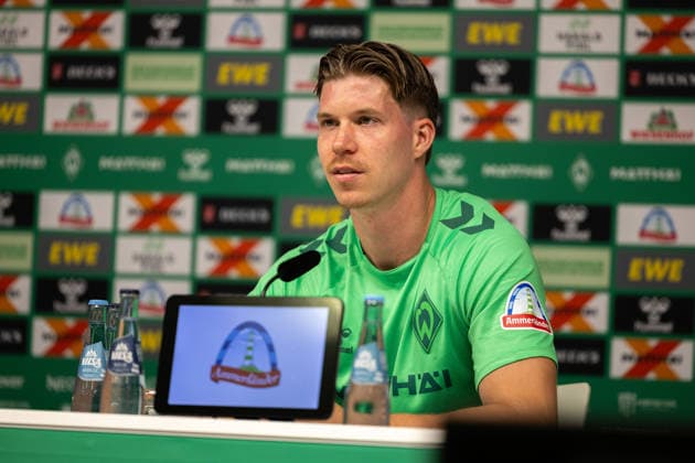 05.08.2026, GER, Fußball, Herren, 1. Bundesliga, Saison 2026 2027, Spielervorstellung, SV Werder Bremen Cedric Itten ( Werder Bremen, 26 ) wird im Rahmen einer Pressekonferenz vorgestellt, Zell am Ziller Parkstadion Tirol Österreich *** August 5, 2026, Germany, Soccer, Men s, Bundesliga 1, 2026–2027 Season, Player Introduction, SV Werder Bremen s Cedric Itten, 26, is introduced at a press conference at the Zell am Ziller Parkstadion in Tyrol, Austria Copyright: xNordphotox xMaasx