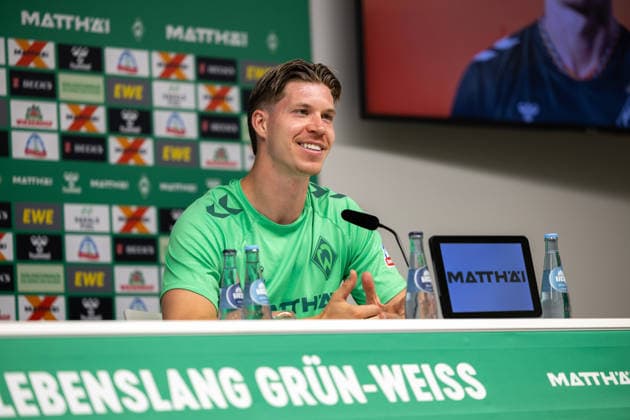 05.08.2026, GER, Fußball, Herren, 1. Bundesliga, Saison 2026 2027, Spielervorstellung, SV Werder Bremen Cedric Itten ( Werder Bremen, 26 ) wird im Rahmen einer Pressekonferenz vorgestellt, Zell am Ziller Parkstadion Tirol Österreich *** August 5, 2026, Germany, Soccer, Men s, Bundesliga 1, 2026–2027 Season, Player Introduction, SV Werder Bremen s Cedric Itten, 26, is introduced at a press conference at the Zell am Ziller Parkstadion in Tyrol, Austria Copyright: xNordphotox xMaasx