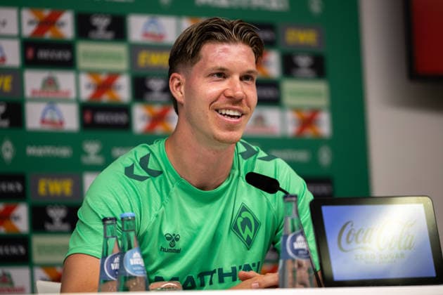 05.08.2026, GER, Fußball, Herren, 1. Bundesliga, Saison 2026 2027, Spielervorstellung, SV Werder Bremen Cedric Itten ( Werder Bremen, 26 ) wird im Rahmen einer Pressekonferenz vorgestellt, Zell am Ziller Parkstadion Tirol Österreich *** August 5, 2026, Germany, Soccer, Men s, Bundesliga 1, 2026–2027 Season, Player Introduction, SV Werder Bremen s Cedric Itten, 26, is introduced at a press conference at the Zell am Ziller Parkstadion in Tyrol, Austria Copyright: xNordphotox xMaasx