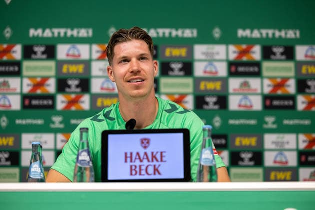 05.08.2026, GER, Fußball, Herren, 1. Bundesliga, Saison 2026 2027, Spielervorstellung, SV Werder Bremen Cedric Itten ( Werder Bremen, 26 ) wird im Rahmen einer Pressekonferenz vorgestellt, Zell am Ziller Parkstadion Tirol Österreich *** August 5, 2026, Germany, Soccer, Men s, Bundesliga 1, 2026–2027 Season, Player Introduction, SV Werder Bremen s Cedric Itten, 26, is introduced at a press conference at the Zell am Ziller Parkstadion in Tyrol, Austria Copyright: xNordphotox xMaasx