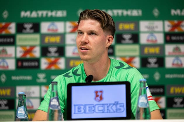 05.08.2026, GER, Fußball, Herren, 1. Bundesliga, Saison 2026 2027, Spielervorstellung, SV Werder Bremen Cedric Itten ( Werder Bremen, 26 ) wird im Rahmen einer Pressekonferenz vorgestellt, Zell am Ziller Parkstadion Tirol Österreich *** August 5, 2026, Germany, Soccer, Men s, Bundesliga 1, 2026–2027 Season, Player Introduction, SV Werder Bremen s Cedric Itten, 26, is introduced at a press conference at the Zell am Ziller Parkstadion in Tyrol, Austria Copyright: xNordphotox xMaasx