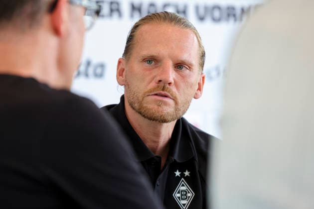 Trainer Eugen Polanski (Borussia Moenchengladbach) beantwortet bei der Pressekonferenz die Fragen der Journalisten waehrend des Trainingslagers von Borussia Moenchengladbach, Stadion Birkenmoos am 05. August 2026 in Rottach-Egern, Deutschland. (Foto von Marco Steinbrenner DeFodi Images) +++ Trainer Eugen Polanski (Borussia Moenchengladbach) answers journalists™ questions at the press conference, PK, Pressekonferenz during the Borussia Moenchengladbach Training camp at Stadion Birkenmoos on August 5, 2026 in Rottach-Egern, Germany. (Photo by Marco Steinbrenner DeFodi Images) (Photo by Marco Steinbrenner DeFodi Images) - *** Coach Eugen Polanski of Borussia Mönchengladbach answers journalists questions at a press conference during Borussia Mönchengladbach s training camp, Birkenmoos Stadium on August 5, 2026, in Rottach Egern, Germany. Photo by Marco Steinbrenner, DeFodi Images. Coach Eugen Polanski of Borussia Mönchengladbach answers journalists’ questions at the press conference during the Borussia Mönchengladbach training camp at Birkenmoos Stadium on August 5, 2026 in Rottach-Egern, Germany. Photo by Marco Steinbrenner, DeFodi Images. Photo by Marco Steinbrenner, DeFodi Images.