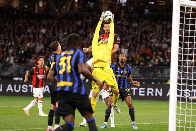 SOCCER AC MILAN INTER, Josep Martinez of Inter Milan makes a save during the AC Milan vs Inter Milan soccer exhibition match at Optus Stadium in Perth, Wednesday, August 5, 2026. ( NO ARCHIVING PERTH WESTERN AUSTRALIA AUSTRALIA  Copyright: xRICHARDxWAINWRIGHTx 20260805146520633462