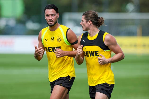 05.08.2026, Fussball, Training von Borussia Dortmund. v. l. Ramy Bensebaini (Borussia Dortmund), Marcel Sabitzer (Borussia Dortmund). Dortmund Trainingsgelände des BVB NRW Deutschland xRHR-FOTO DEx *** August 5, 2026, Soccer, Borussia Dortmund practice: from left to right, Ramy Bensebaini (Borussia Dortmund), Marcel Sabitzer (Borussia Dortmund), BVB training facility, North Rhine-Westphalia, Germany, xRHR PHOTO DEx Copyright: DennisxEwert RHR-FOTOx RHR-FOTO DE