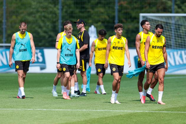 05.08.2026, Fussball, Training von Borussia Dortmund. v. l. Waldemar Anton (Borussia Dortmund), Daniel Svensson (Borussia Dortmund), Samuele Inacio (Borussia Dortmund), Jobe Bellingham (Borussia Dortmund), Ramy Bensebaini (Borussia Dortmund). Dortmund Trainingsgelände des BVB NRW Deutschland xRHR-FOTO DEx *** August 5, 2026, Soccer, Borussia Dortmund training session featuring Waldemar Anton (Borussia Dortmund), Daniel Svensson (Borussia Dortmund), Samuele Inacio (Borussia Dortmund), Jobe Bellingham (Borussia Dortmund), and Ramy Bensebaini (Borussia Dortmund) at the BVB training facility in Dortmund, North Rhine-Westphalia, Germany xRHR PHOTO DEx Copyright: DennisxEwert RHR-FOTOx RHR-FOTO DE