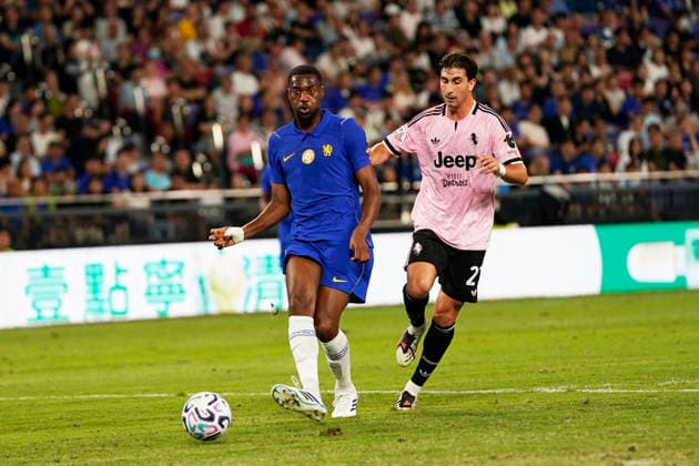 HONGKONG-SOCCER FOOTBALL-FEST Danny Welbeck of Chelsea F.C. and Andrea Cambiaso of Juventus during a match of Chelsea Football Club and Juventus at Kai Tan Stadium during the Hong Kong Football Festival 2026 in Hong Kong, August 5, 2026. NEXPHER Vernon Yuen HONG KONG