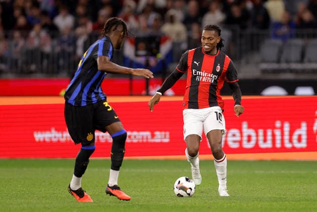 SOCCER AC MILAN INTER, Rafael Leao of AC Milan runs the ball during the AC Milan vs Inter Milan soccer exhibition match at Optus Stadium in Perth, Wednesday, August 5, 2026. ( NO ARCHIVING PERTH WESTERN AUSTRALIA AUSTRALIA  Copyright: xRICHARDxWAINWRIGHTx 20260805118902254130