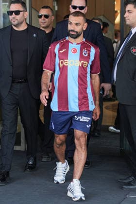 Egyptian footballer Mohamed Salah in Istanbul following Trabzonspor transfer talks ISTANBUL, TURKIYE - AUGUST 05: Egyptian footballer Mohamed Salah leaves Acibadem Maslak Hospital following his medical checks after Trabzonspor initiated transfer negotiations with the player, in Istanbul, Turkiye, on August 05, 2026. Cemal Yurttas Anadolu Istanbul Turkey. Editorial use only. Please get in touch for any other usage.  Copyright: x2026xAnadoluxCemalxYurttasx