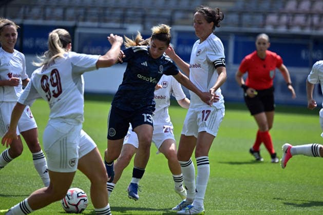 Fenerbahce arsaVev v Metalist 1925 Kharkiv - UEFA Women’s Champions League LEUVEN, BELGIUM - AUGUST 05: Zeynep Kerimoglu (13) of Fenerbahce ArsaVev in action against Maryna Shaynyuk (99) of Metalist 1925 Kharkiv during the UEFA Women s Champions League second qualifying round semifinal match between Fenerbahce ArsaVev and Metalist 1925 Kharkiv at Den Dreef Stadium in Leuven, Belgium, on August 05, 2026. Dursun Aydemir Anadolu Leuven Belgium. Editorial use only. Please get in touch for any other usage.  Copyright: x2026xAnadoluxDursunxAydemirx