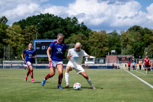 05.08.2026, GER, Fussball, Frauen, UEFA Womens Champions League, Saison 2026 2027, Qualifikationsturnier, Halbfinale Stinalisa Johansson ( Malmö FF, 07 ) im Zweikampf mit Arna Eiriksdottir ( Valerenga IF, 28 ), Frankfurt am Main Stadion am Brentanobad Hessen Deutschland *** August 5, 2026, GER, Soccer, Women, UEFA Women s Champions League, 2026–2027 Season, Qualifying Tournament, Semifinal: Stinalisa Johansson (Malmö FF), No. 7 in a duel with Arna Eiriksdottir of Valerenga IF, No. 28, Frankfurt am Main, Stadion am Brentanobad, Hesse, Germany Copyright: xNordphoto Memmlerx