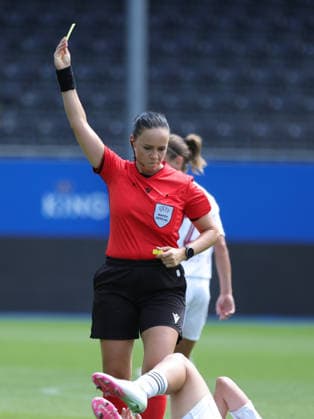 260805 Metalist 1925 vs Fenerbahce referee Zuzana Valentovas showing yellow card during a female soccer game between Metalist 1925 (UKR) and Fenerbahce (TUR) Second qualifying round, Semi-finals of UEFA Champions League Mini Tournament 5, on Wednesday 5 August 2026 in LEUVEN , Belgium . PHOTO SPORTPIX Sevil Oktem LEUVEN DEN DREEF Belgium  Copyright: xSportpix.bex xSevilxOktemxSevilxOktemx