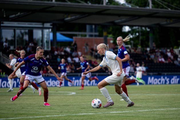 05.08.2026, GER, Fussball, Frauen, UEFA Womens Champions League, Saison 2026 2027, Qualifikationsturnier, Halbfinale Stinalisa Johansson ( Malmö FF, 07 ) am Ball, Frankfurt am Main Stadion am Brentanobad Hessen Deutschland *** August 5, 2026, GER, Soccer, Women s, UEFA Women s Champions League, 2026–2027 Season, Qualifying Tournament, Semifinal: Stinalisa Johansson vs. Malmö FF, 7:00 a.m., Frankfurt am Main, Stadion am Brentanobad, Hesse, Germany Copyright: xNordphoto Memmlerx