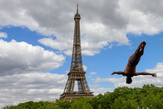 An athlete trains in the high diving, with the Eiffel Tower on the background, during the European Aquatics Championships at the River Seine in Paris (France), August 5, 2026. Andrea Staccioli Deepbluemedia Insidefoto