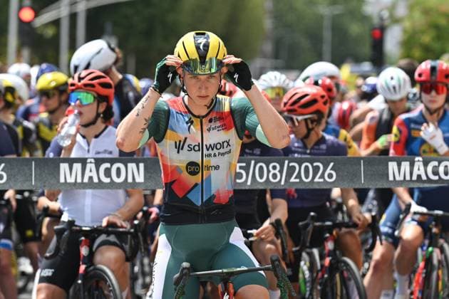 5e étape du Tour de France femmes 2026 PHOTOPQR JOURNAL SAONE ET LOIRE Ketty Beyondas ; Mâcon ; 05 08 2026 ; Mâcon - Belleville-en-Beaujolais, 5e étape du Tour de France femmes 2026 au départ (fictif) de Mâcon. Cyclisme. féminin. Lorena Wiebes, maillot vert, se met en place pour le départ. Topshot. Women s Tour de France 5th stage on aug 5th 2026 Mâcon Saône-et-Loire Bourgogne France  Copyright: xPHOTOPQR JOURNALxSAONExETxLOIRE xKettyxBeyondasx 20260805JSL0449 20260805JSL0449