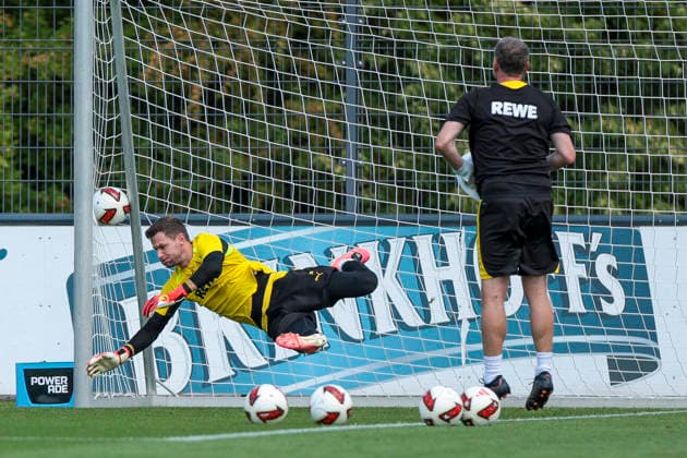 05.08.2026, Fussball, Training von Borussia Dortmund. v. l. Torwart Patrick Drewes (Borussia Dortmund), Torwarttrainer Matthias Kleinsteiber (Borussia Dortmund). Dortmund Trainingsgelände des BVB NRW Deutschland xRHR-FOTO DEx *** August 5, 2026, Soccer, Borussia Dortmund practice; from left: Goalkeeper Patrick Drewes (Borussia Dortmund), Goalkeeper Coach Matthias Kleinsteiber (Borussia Dortmund), BVB training facility, NRW, Germany, xRHR PHOTO DEx Copyright: DennisxEwert RHR-FOTOx RHR-FOTO DE