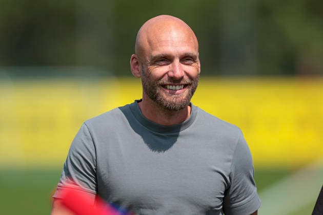 05.08.2026, Fussball, Training von Borussia Dortmund. Sportdirektor Ole Book (Borussia Dortmund) lacht. Dortmund Trainingsgelände des BVB NRW Deutschland xRHR-FOTO DEx *** August 5, 2026, Soccer, Borussia Dortmund training session; Sports Director Ole Book; Borussia Dortmund; Dortmund; BVB training facility; North Rhine-Westphalia, Germany; xRHR PHOTO DEx Copyright: DennisxEwert RHR-FOTOx RHR-FOTO DE