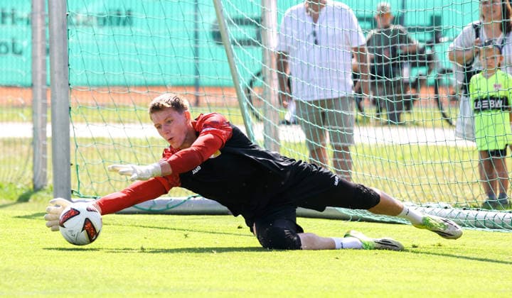 05.08.2026, Deutschland, Grassau, Fußball Bundesliga, Saison 2026 2027, Trainingslager VfB Stuttgart, Jerik von der Felsen *** August 5, 2026, Germany, Grassau, Bundesliga, 2026–2027 Season, VfB Stuttgart Training Camp, Jerik von der Felsen