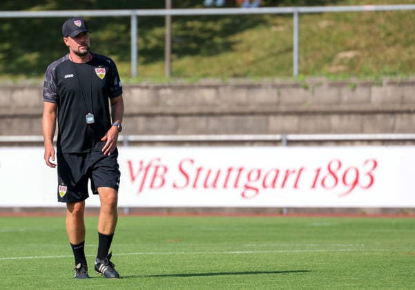 05.08.2026, Deutschland, Grassau, Fußball Bundesliga, Saison 2026 2027, Trainingslager VfB Stuttgart, VfB Trainer Sebastian Hoeneß *** August 5, 2026, Germany, Grassau, Bundesliga, 2026–2027 season, VfB Stuttgart training camp, VfB coach Sebastian Hoeneß