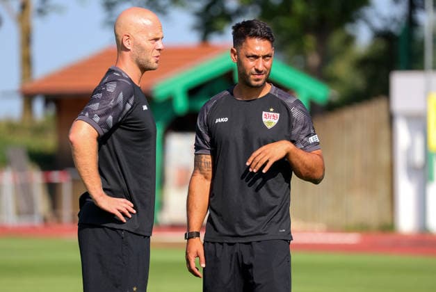 05.08.2026, Deutschland, Grassau, Fußball Bundesliga, Saison 2026 2027, Trainingslager VfB Stuttgart, v.l. Standard-Trainer Philip Kipp, Co-Trainer Malik Fathi *** August 5, 2026, Germany, Grassau, Bundesliga, 2026–2027 season, VfB Stuttgart training camp, from left: Head Coach Philip Kipp, Assistant Coach Malik Fathi