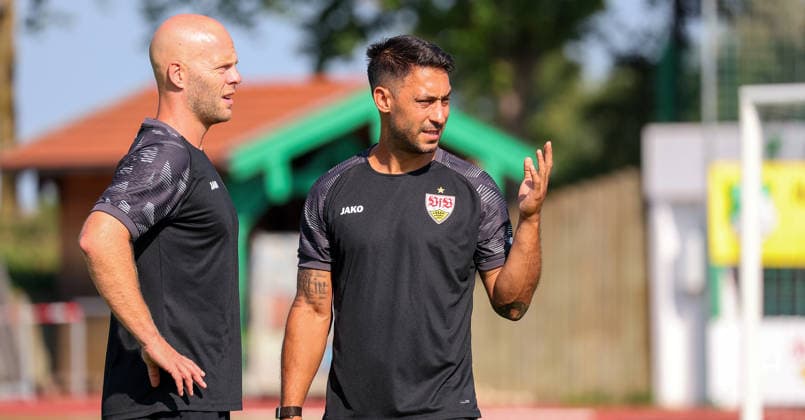 05.08.2026, Deutschland, Grassau, Fußball Bundesliga, Saison 2026 2027, Trainingslager VfB Stuttgart, v.l. Standard-Trainer Philip Kipp, Co-Trainer Malik Fathi *** August 5, 2026, Germany, Grassau, Bundesliga, 2026–2027 season, VfB Stuttgart training camp, from left: Head Coach Philip Kipp, Assistant Coach Malik Fathi