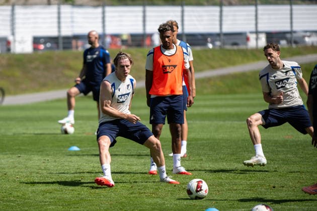 Patrick Wimmer, (TSG Hoffenheim, 08) im Spiel 3 gegen 4 Spieler, Mitte TSG Hoffenheim, Fussball, Trainingslager, Saison Vorbereitung, Saison 2026 2027, GER, 05.08.2026, Eibner-Pressefoto Andreas Ulmer TSG Hoffenheim, Fussball, Trainingslager, Saison Vorbereitung, Saison 2026 2027, GER, 05.08.2026, *** Patrick Wimmer, TSG Hoffenheim, No. 8 in a 3-on-4 drill, center TSG Hoffenheim, soccer, training camp, preseason, 2026–2027 season, GER, August 5, 2026, Eibner Press Photo by Andreas Ulmer, TSG Hoffenheim, soccer, training camp, preseason, 2026–2027 season, GER, August 5, 2026, Copyright: xEibner-Pressefoto AndreasxUlmerx EP_AUR