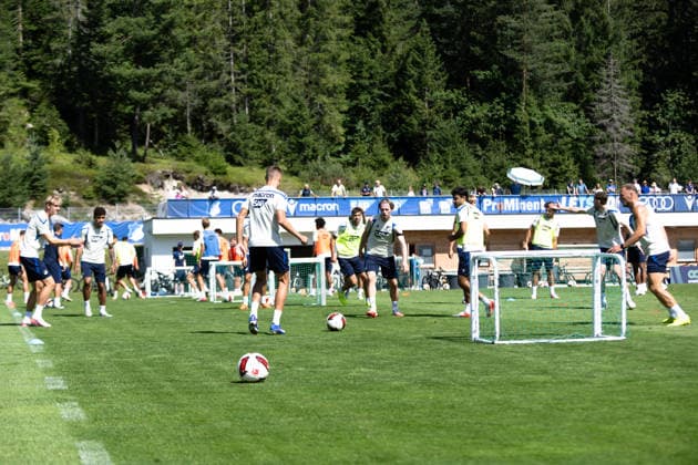 -Patrick Wimmer, (TSG Hoffenheim, 08) im Spiel 3 gegen 4 Spieler, Mitte TSG Hoffenheim, Fussball, Trainingslager, Saison Vorbereitung, Saison 2026 2027, GER, 05.08.2026, Eibner-Pressefoto Andreas Ulmer TSG Hoffenheim, Fussball, Trainingslager, Saison Vorbereitung, Saison 2026 2027, GER, 05.08.2026, *** Patrick Wimmer, TSG Hoffenheim, No. 8 in a 3-on-4 drill, center TSG Hoffenheim, soccer, training camp, preseason, 2026–2027 season, GER, August 5, 2026, Eibner Press Photo by Andreas Ulmer, TSG Hoffenheim, soccer, training camp, preseason, 2026–2027 season, GER, August 5, 2026, Copyright: xEibner-Pressefoto AndreasxUlmerx EP_AUR