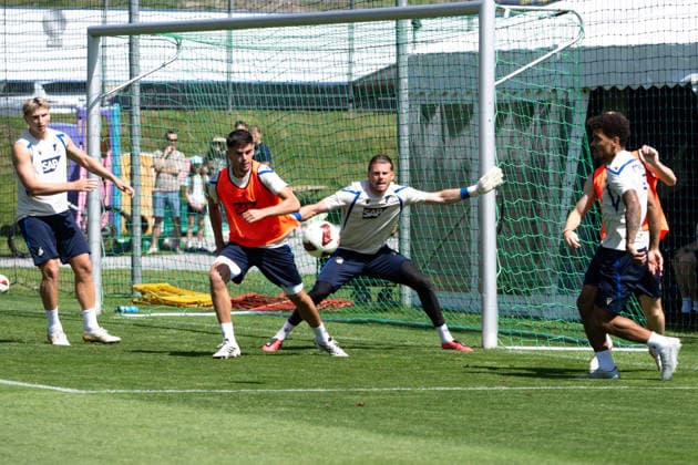 Luca Philipp, (TSG Hoffenheim, 37, Torwart) erwartert den Schuss TSG Hoffenheim, Fussball, Trainingslager, Saison Vorbereitung, Saison 2026 2027, GER, 05.08.2026, Eibner-Pressefoto Andreas Ulmer TSG Hoffenheim, Fussball, Trainingslager, Saison Vorbereitung, Saison 2026 2027, GER, 05.08.2026, *** Luca Philipp, TSG Hoffenheim, 37, goalkeeper braces for a shot TSG Hoffenheim, soccer, training camp, preseason, 2026–2027 season, GER, August 5, 2026, Eibner Press Photo by Andreas Ulmer TSG Hoffenheim, soccer, training camp, preseason, 2026–2027 season, GER, August 5, 2026, Copyright: xEibner-Pressefoto AndreasxUlmerx EP_AUR