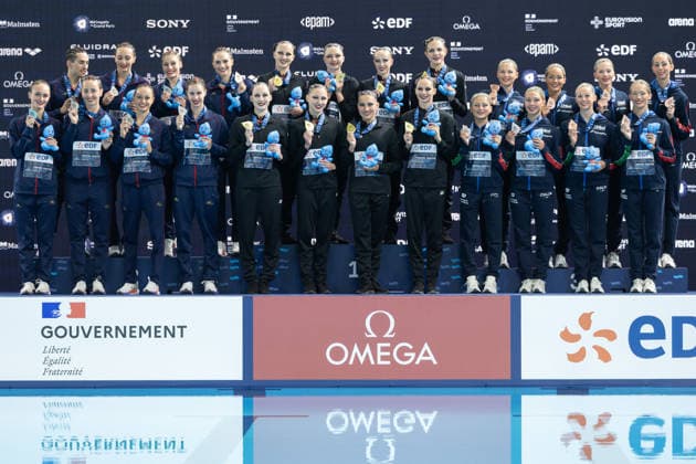 Acrobatics artistic swimming final European Aquatics Championships - Saint-Denis Silver medallists, Spain s team, Gold medallists, Neutral Athletes B and Bronze medallists, Italy s Team celebrate on the podium after the acrobatics artistic swimming final event during the LEN European Aquatics Championships, at the Olympic Aquatics Centre in Saint-Denis, northeastern suburbs of Paris, on August 5, 2026. Photo by Raphael Lafargue ABACAPRESS.COM Saint-Denis France  Copyright: xLafarguexRaphael ABACAx
