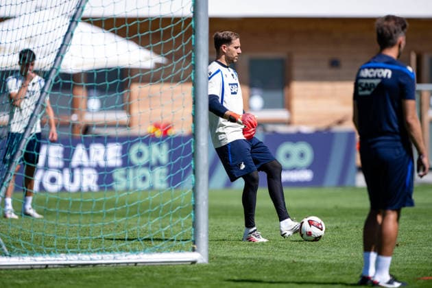 Oliver Baumann, (TSG Hoffenheim, 01), mit Ball, TSG Hoffenheim, Fussball, Trainingslager, Saison Vorbereitung, Saison 2026 2027, GER, 05.08.2026, Eibner-Pressefoto Andreas Ulmer TSG Hoffenheim, Fussball, Trainingslager, Saison Vorbereitung, Saison 2026 2027, GER, 05.08.2026, *** Oliver Baumann, TSG Hoffenheim, 01, with the ball, TSG Hoffenheim, soccer, training camp, preseason, 2026–2027 season, GER, August 5, 2026, Eibner Press Photo Andreas Ulmer TSG Hoffenheim, soccer, training camp, preseason, 2026–2027 season, GER, August 5, 2026, Copyright: xEibner-Pressefoto AndreasxUlmerx EP_AUR