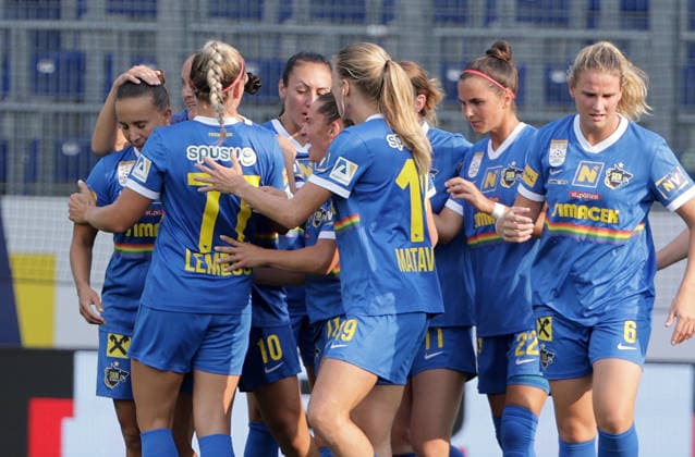 SOCCER - WCL, St.Poelten vs Bern SANKT POELTEN,AUSTRIA,05.AUG.26 - WOMEN SOCCER - UEFA Women s Champions League, qualification, SKN Sankt Poelten vs BSC YB Frauen. Image shows the rejoicing of Fanny Vago (St.Poelten) and her team.  GEPAxpictures xWalterxLuger