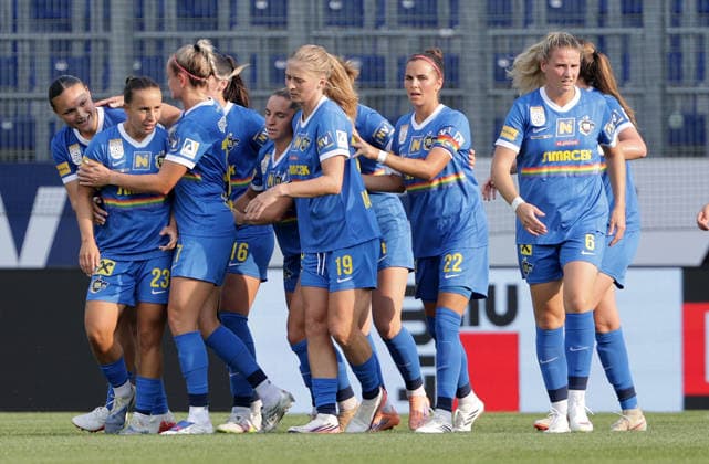 SOCCER - WCL, St.Poelten vs Bern SANKT POELTEN,AUSTRIA,05.AUG.26 - WOMEN SOCCER - UEFA Women s Champions League, qualification, SKN Sankt Poelten vs BSC YB Frauen. Image shows the rejoicing of Fanny Vago (St.Poelten) and her team.  GEPAxpictures xWalterxLuger