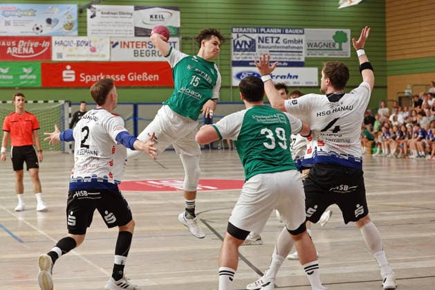 05.08.2026, xovx, Handball Lindencup, HSG Dutenhofen Münchholzhausen - HSG Hanau v.l. Jan-Eric Kleemann (HSG Hanau), Alois Mraz (HSG Dutenhofen Münchholzhausen II), Nico Scheitel (HSG Dutenhofen Münchholzhausen II), Dziugas Jusys (HSG Hanau) Linden Stadthalle Hessen Deutschland (DE) *** August 5, 2026, xovx, Lindencup Handball, HSG Dutenhofen Münchholzhausen vs. HSG Hanau; from left: Jan Eric Kleemann (HSG Hanau), Alois Mraz (HSG Dutenhofen Münchholzhausen II), Nico Scheitel (HSG Dutenhofen Münchholzhausen II), Dziugas Jusys (HSG Hanau); Linden City Hall, Hesse, Germany, DE