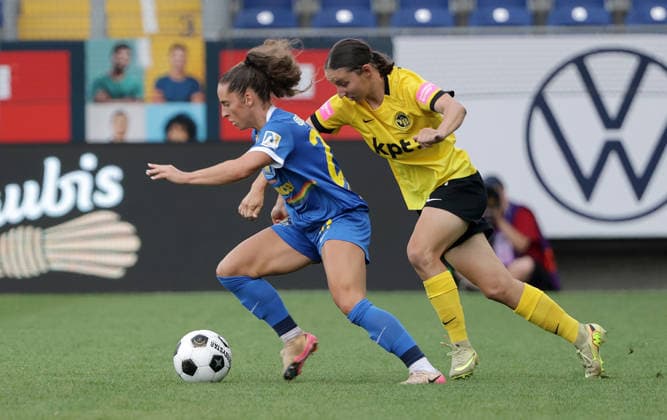 SOCCER - WCL, St.Poelten vs Bern SANKT POELTEN,AUSTRIA,05.AUG.26 - WOMEN SOCCER - UEFA Women s Champions League, qualification, SKN Sankt Poelten vs BSC YB Frauen. Image shows Izabela Krizaj (St.Poelten) and Malaurie Granges (Bern).  GEPAxpictures xWalterxLuger