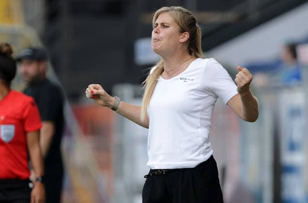SOCCER - WCL, St.Poelten vs Bern SANKT POELTEN,AUSTRIA,05.AUG.26 - WOMEN SOCCER - UEFA Women s Champions League, qualification, SKN Sankt Poelten vs BSC YB Frauen. Image shows head coach Imke Wuebbenhorst (Bern).  GEPAxpictures xWalterxLuger