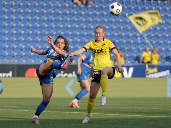 SOCCER - WCL, St.Poelten vs Bern SANKT POELTEN,AUSTRIA,05.AUG.26 - WOMEN SOCCER - UEFA Women s Champions League, qualification, SKN Sankt Poelten vs BSC YB Frauen. Image shows Izabela Krizaj (St.Poelten) and Noa Linn Muenger (Bern).  GEPAxpictures xWalterxLuger