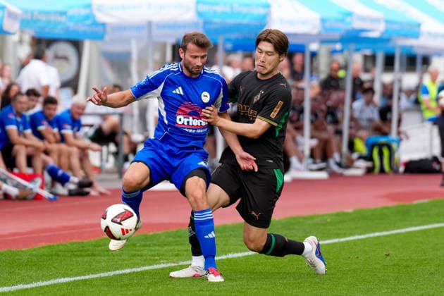 05.08.2026, xydrx, Fußball, Testspiel, FC Rottach-Egern - Borussia Mönchengladbach, Saison 2026 2027, Stadion am Birkenmoos: Florian Mex (FC Rottach-Egern, 9) im Zweikampf gegen Daiki Hashioka (Borussia Moenchengladbach, 14) DFB regulations prohibit any use of photographs as image sequences and or quasi-video. *** August 5, 2026, xydrx, Soccer, Friendly Match, FC Rottach Egern vs. Borussia Mönchengladbach, 2026–2027 Season, Birkenmoos Stadium, Florian Mex (FC Rottach Egern), No. 9 in a tackle against Daiki Hashioka (Borussia Mönchengladbach), No. 14. DFB regulations prohibit any use of photographs as image sequences and or quasi-video. Copyright: HMBxMedia YannisxDreimann