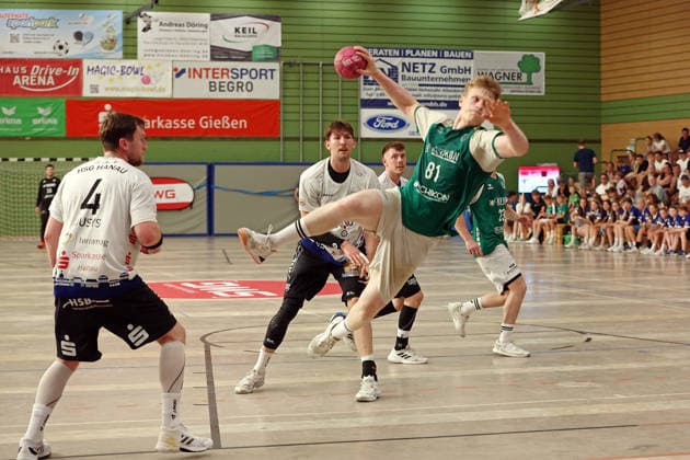 05.08.2026, xovx, Handball Lindencup, HSG Dutenhofen Münchholzhausen - HSG Hanau v.l. Dziugas Jusys (HSG Hanau), Cedric Schiefer (HSG Hanau), Leonard Zaum (HSG Dutenhofen Münchholzhausen II), Leonard Rettemeier (HSG Dutenhofen Münchholzhausen II) Linden Stadthalle Hessen Deutschland (DE) *** August 5, 2026, xovx, Lindencup Handball, HSG Dutenhofen Münchholzhausen vs. HSG Hanau, Dziugas Jusys HSG Hanau, Cedric Schiefer HSG Hanau, Leonard Zaum HSG Dutenhofen Münchholzhausen II, Leonard Rettemeier HSG Dutenhofen Münchholzhausen II Linden City Hall, Hesse, Germany, DE