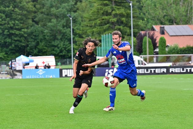 05.08.2026; Rottach-Egern; Fussball, Herren, Saison 2026 2027, Testspiel FC Rottach-Egern vs. Borussia Moenchengladbach Zweikampf zwischen v. li. Wael Mohya (Gladbach), Julian Wiefern (Rottach) DFL regulations prohibit any use of photographs as image sequences and or quasi-video. Stadion Am Birkenmoos Bayern Deutschland *** August 5, 2026 Rottach Egern Soccer, Men s, 2026–2027 season, Friendly Match: FC Rottach Egern vs. Borussia Mönchengladbach. Tackle between (from left) Wael Mohya (Gladbach) and Julian Wiefern (Rottach). DFL regulations prohibit any use of photographs as image sequences and or quasi-video. Am Birkenmoos Stadium, Bavaria, Germany