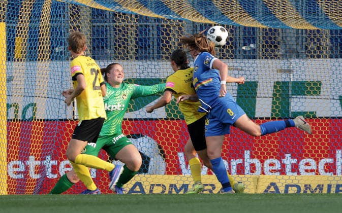 SOCCER - WCL, St.Poelten vs Bern SANKT POELTEN,AUSTRIA,05.AUG.26 - WOMEN SOCCER - UEFA Women s Champions League, qualification, SKN Sankt Poelten vs BSC YB Frauen. Image shows Bianca Dysli, Amanda Brunholt (Bern) and Victoria Laino (St.Poelten). Keywords: goal.  GEPAxpictures xWalterxLuger
