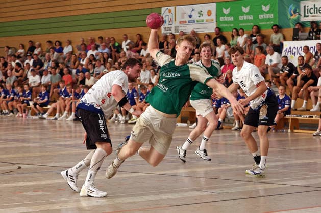 05.08.2026, xovx, Handball Lindencup, HSG Dutenhofen Münchholzhausen - HSG Hanau v.l. Dziugas Jusys (HSG Hanau), Leonard Zaum (HSG Dutenhofen Münchholzhausen II), Lukas Gümbel (HSG Dutenhofen Münchholzhausen II), Ben Scharriär (HSG Hanau) Linden Stadthalle Hessen Deutschland (DE) *** August 5, 2026, xovx, Lindencup Handball, HSG Dutenhofen Münchholzhausen vs. HSG Hanau, from left: Dziugas, Jusys (HSG Hanau), Leonard Zaum (HSG Dutenhofen Münchholzhausen II), Lukas Gümbel (HSG Dutenhofen Münchholzhausen II), Ben Scharriär (HSG Hanau), Linden City Hall, Hesse, Germany, DE